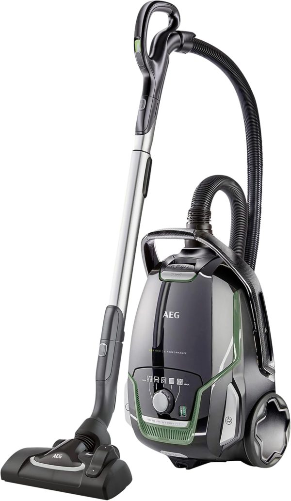AEG VX9-2-?KO Staubsauger mit Beutel / 70% Recyclingmaterial / inkl. Zusatzd??sen / 12 m / 850 Watt / nur 65 dB(A) / 5 l Staubbeutelvolumen / waschbarer Filter / schwarz/gr??n / Exklusiv bei Amazon