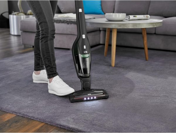AEG Ergorapido CX7-2-45M? 2in1 Akku Staubsauger/50% Recyclingmaterial/beutellos/bis zu 45 min Laufzeit/freistehend/180?? Drehgelenk /B??rstenreinigungsfunktion/LED-Lichter/18.5W/ 0.5L/schwarz.gr??n – Bild 8