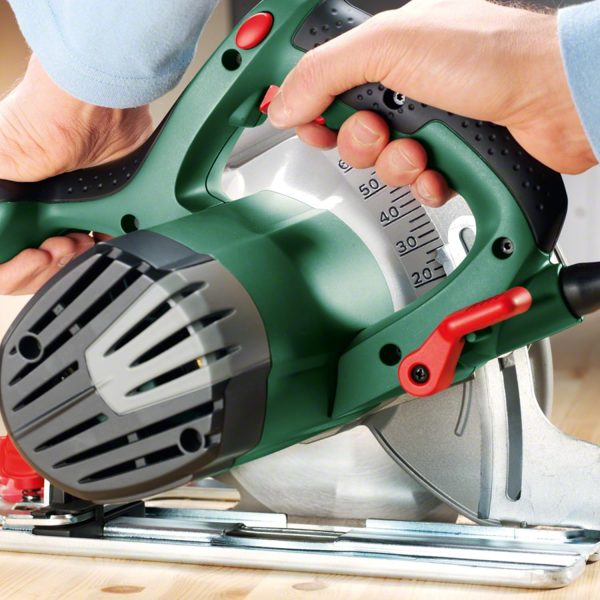Bosch Kreissäge PKS 66 AF (Präzises Sägen in Holz. 1600 Watt; max. Schnitttiefe 66 mm; 3 tlg. Führungsschienenset) – Bild 5