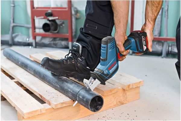 Bosch Professional 18V System Akku Säbelsäge GSA 18 V-LI C (Compact Version. inkl. 3x Säbelsägeblatt. ohne Akku/ Ladegerät. L-BOXX) – Bild 5