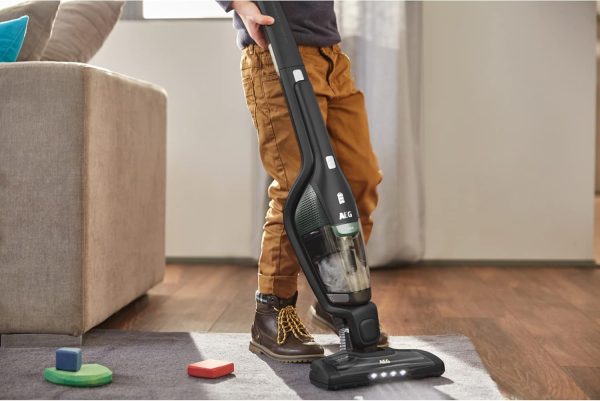 AEG Ergorapido CX7-2-45M? 2in1 Akku Staubsauger/50% Recyclingmaterial/beutellos/bis zu 45 min Laufzeit/freistehend/180?? Drehgelenk /B??rstenreinigungsfunktion/LED-Lichter/18.5W/ 0.5L/schwarz.gr??n – Bild 7
