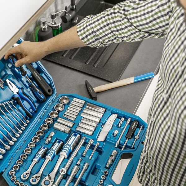 Högert Technik - Werkzeugkoffer Gefüllt. Werkzeugkasten mit Steckschlüssel. Bits und Zubehör. Werkzeug Set Chrom-Vanadium-Legierungsstahl. Werkzeugset Gesenkgeschmiedet. Toolbox HT1R439-131-tlg – Bild 4