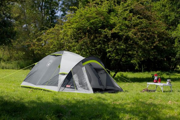 Coleman Zelt Darwin 2-4 | Kompaktes 2 bis 4 Mann Kuppelzelt | Modelle mit abgedunkelter Schlafkabine | Leichtes Camping. Festival. Trekkingzelt | 4500 mm wasserdicht | integrierte Bodenplane – Bild 21