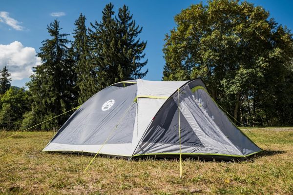 Coleman Zelt Darwin 2-4 | Kompaktes 2 bis 4 Mann Kuppelzelt | Modelle mit abgedunkelter Schlafkabine | Leichtes Camping. Festival. Trekkingzelt | 4500 mm wasserdicht | integrierte Bodenplane – Bild 20